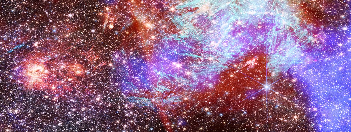 Close-up of the Sagittarius C region showing the bright X-ray blob (circled) that may be a supernova remnant, with Chandra X-ray data in blue and MeerKAT radio data in red. Credit: NASA/CXC/UCLA/Z. Zhu et al.
