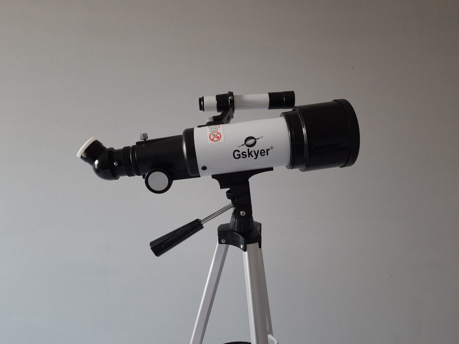 Gskyer 70mm AZ Refractor telescope fully assembled on its aluminium tripod