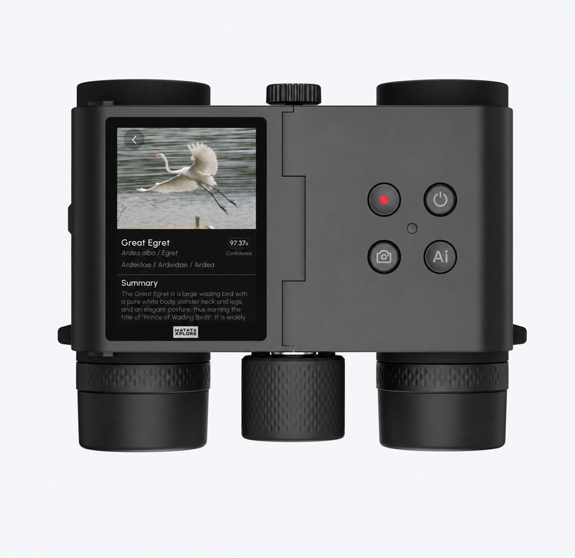 Solvia 8×32 touchscreen display showing the main user interface with AI bird identification, photo gallery, and settings options